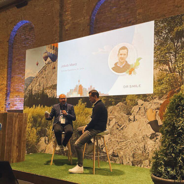 Kuva asiakkaastamme Dr Smilesta Salesforce World Tour -tapahtumassa
